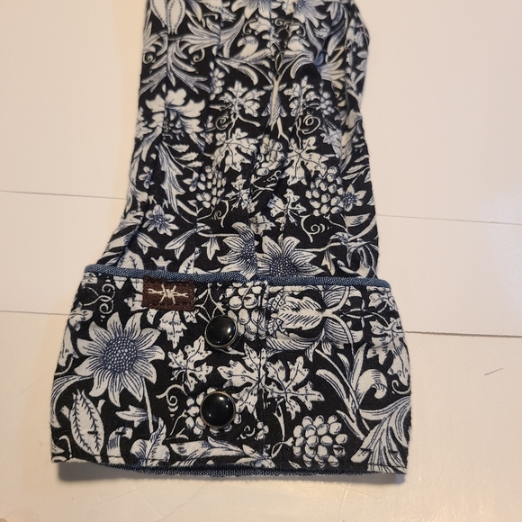 Cowgirl Up Western Shirt Women Size Medium Floral Snap Buttons Long Sleeve - Picture 10 of 10